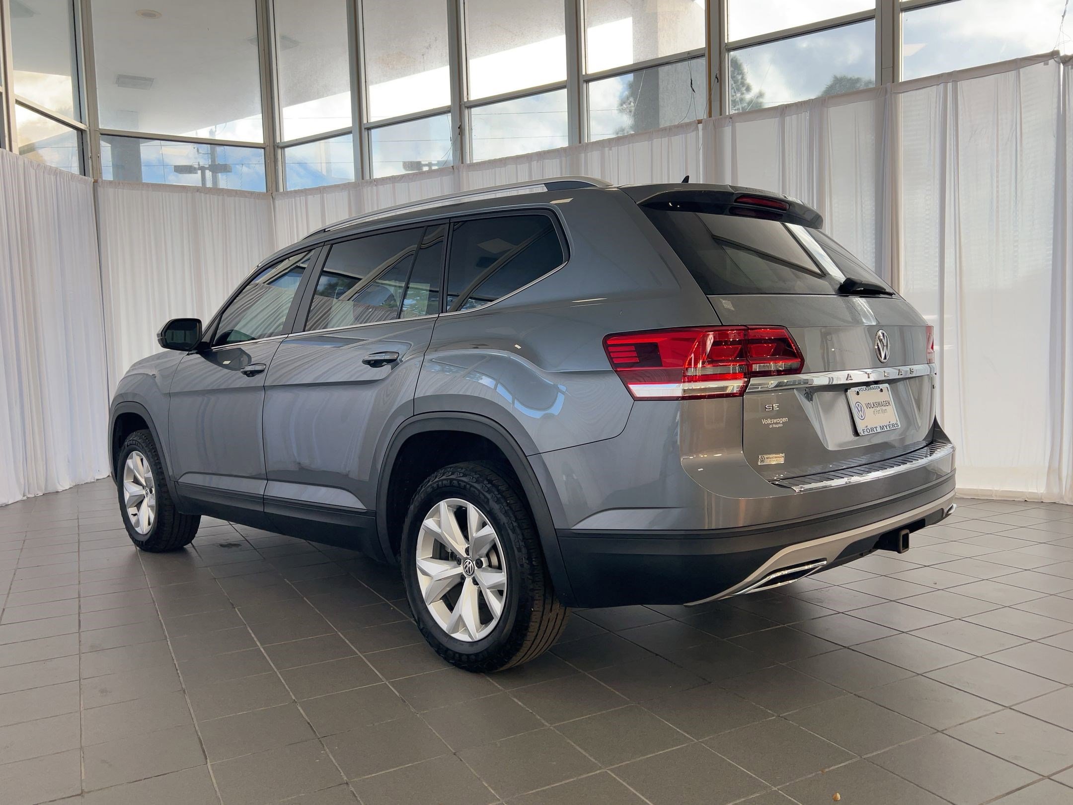 Used 2019 Volkswagen Atlas SE w/ Towing Package image 3