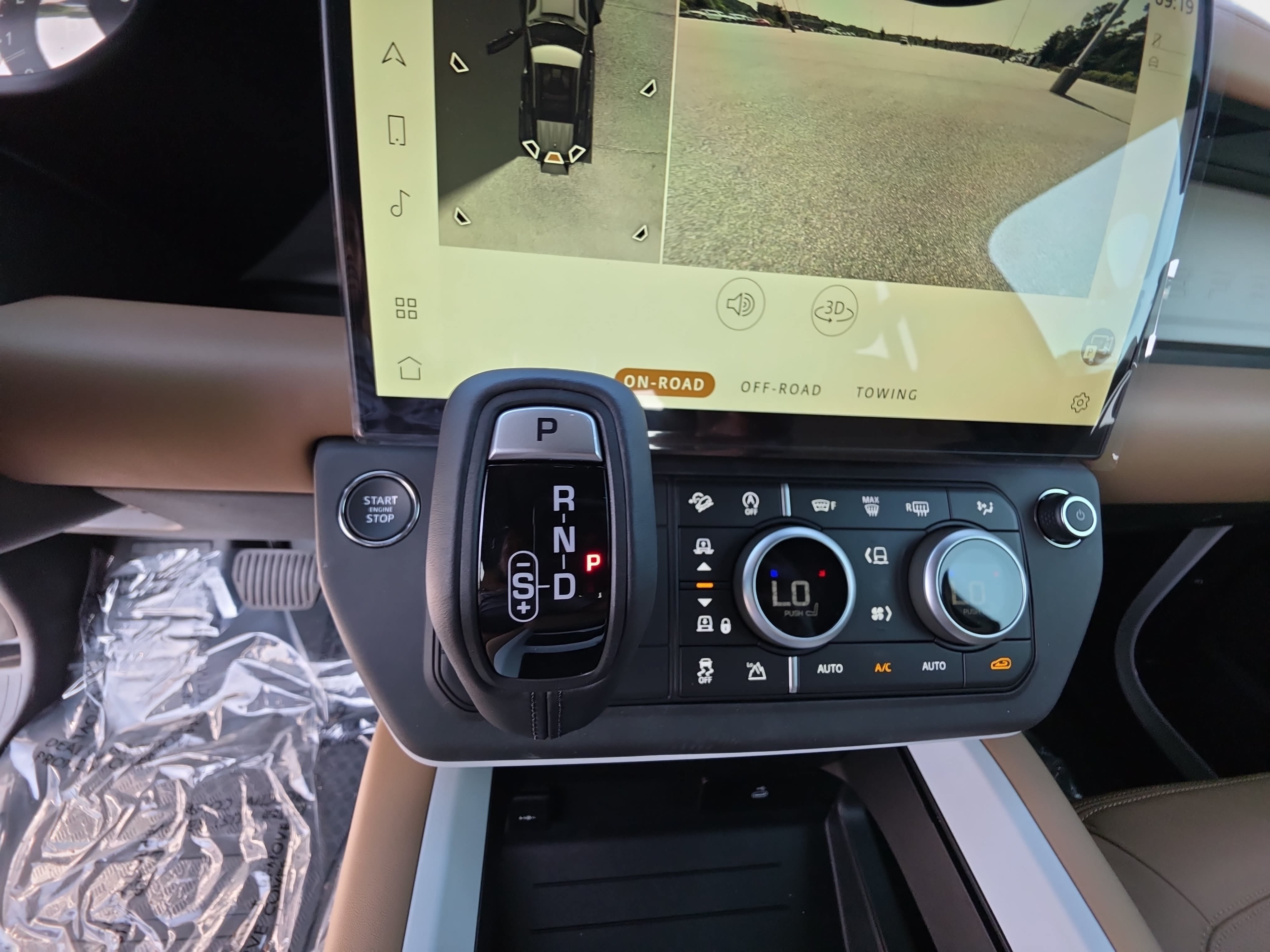 New 2026 Land Rover Defender 110 X-Dynamic SE AWD/4WD image 24