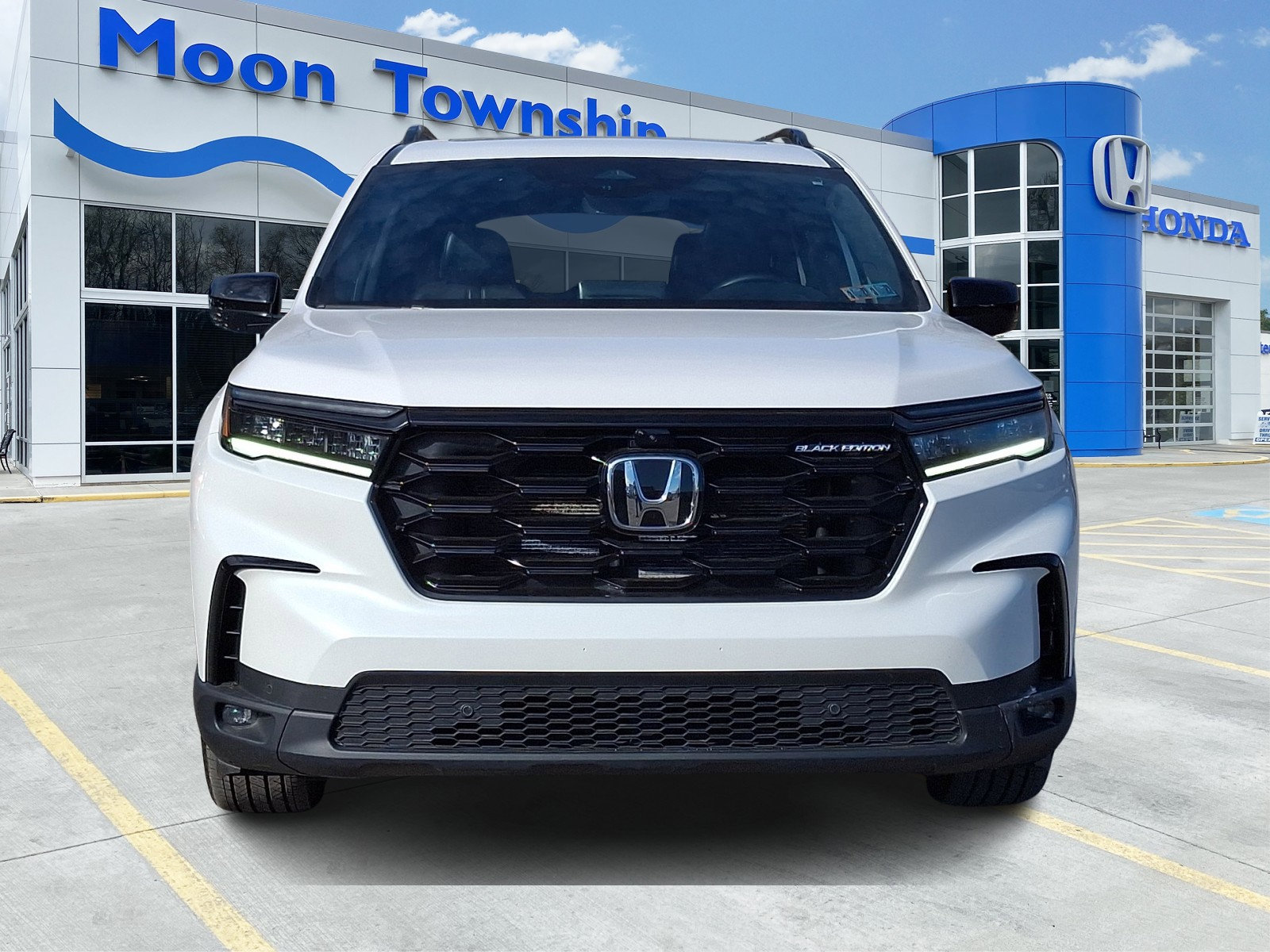 Used 2025 Honda Pilot Black Edition image 2