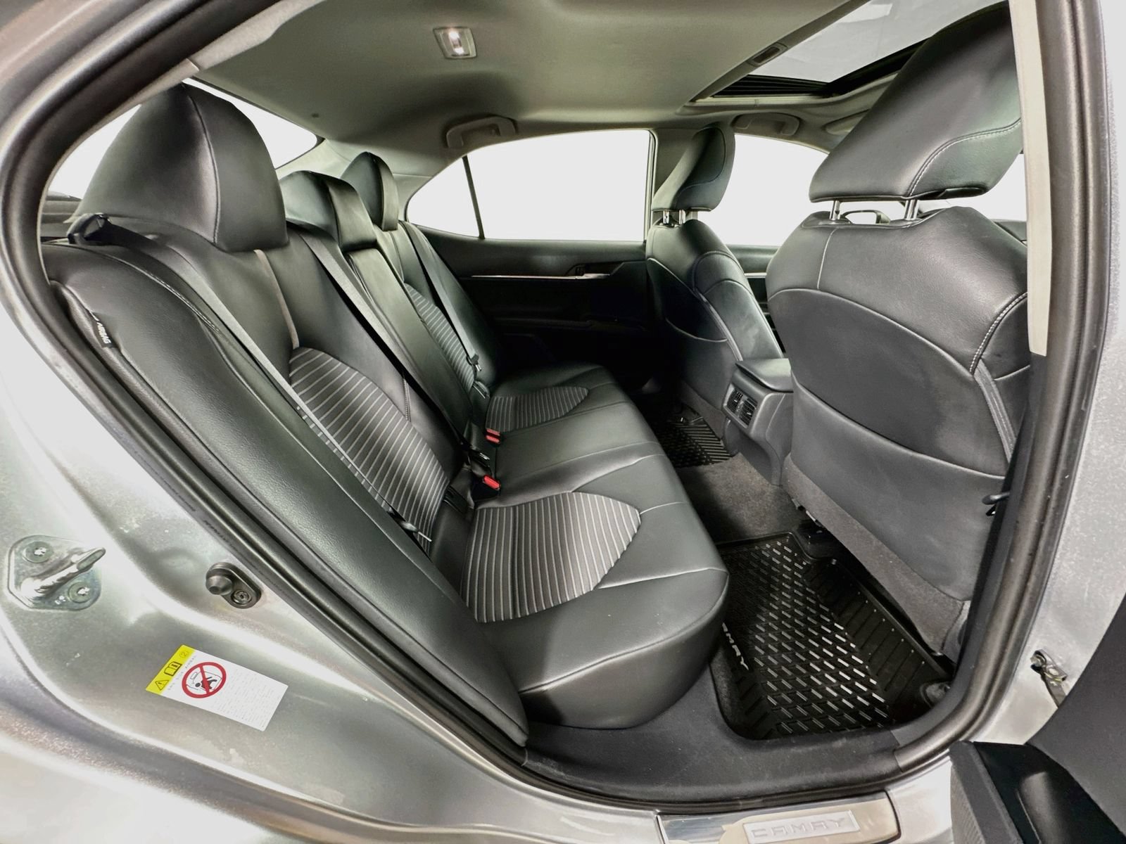 Used 2018 Toyota Camry SE FWD image 27