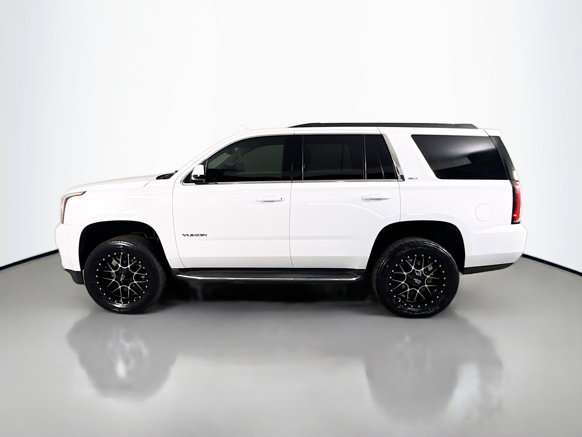 Used 2018 GMC Yukon SLT w/ HD Trailering Package image 6