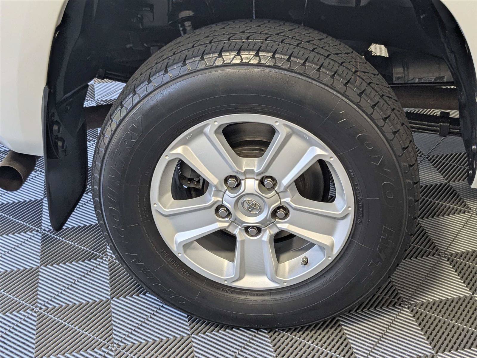 Used 2017 Toyota Tundra SR5 w/ SR5 Upgrade Package AWD/4WD image 10