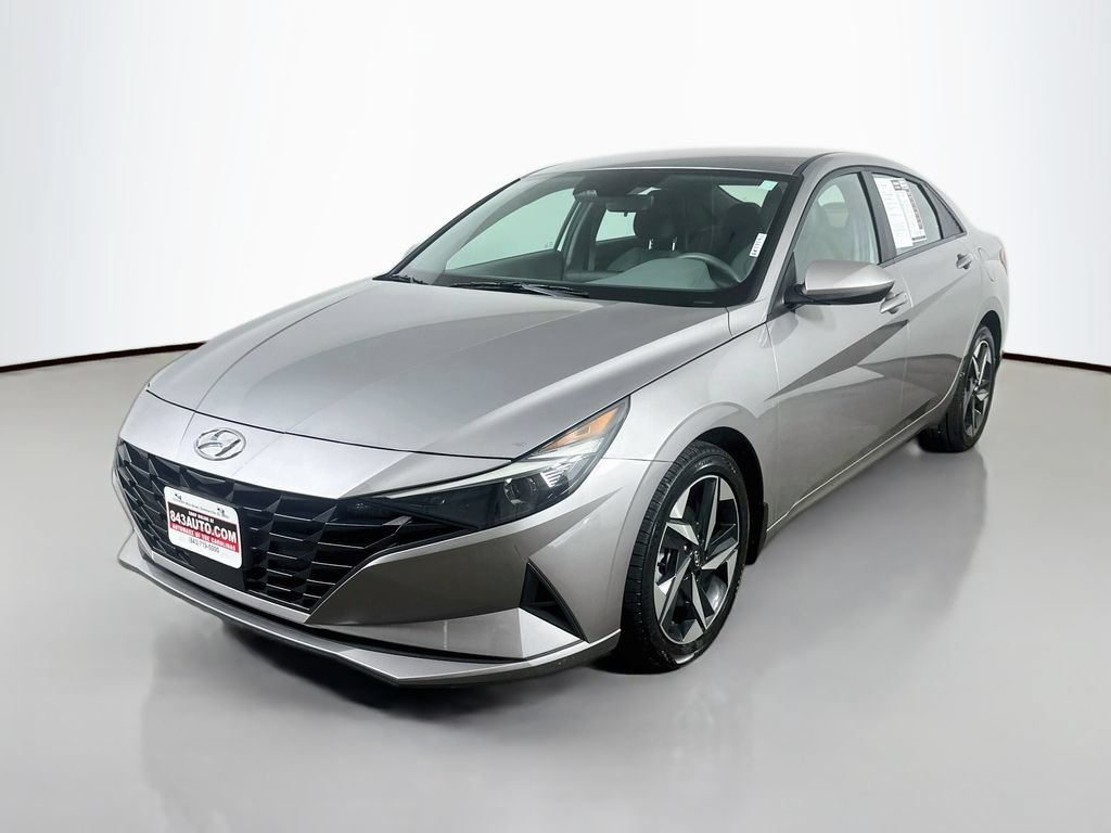 Used 2023 Hyundai Elantra SEL w/ Convenience Package FWD image 3
