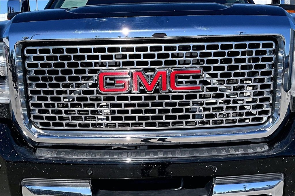 Used 2015 GMC Sierra 2500 Denali w/ Duramax Plus Package image 29
