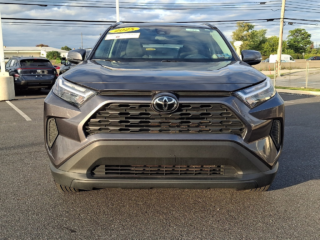 Used 2025 Toyota RAV4 XLE AWD/4WD image 2
