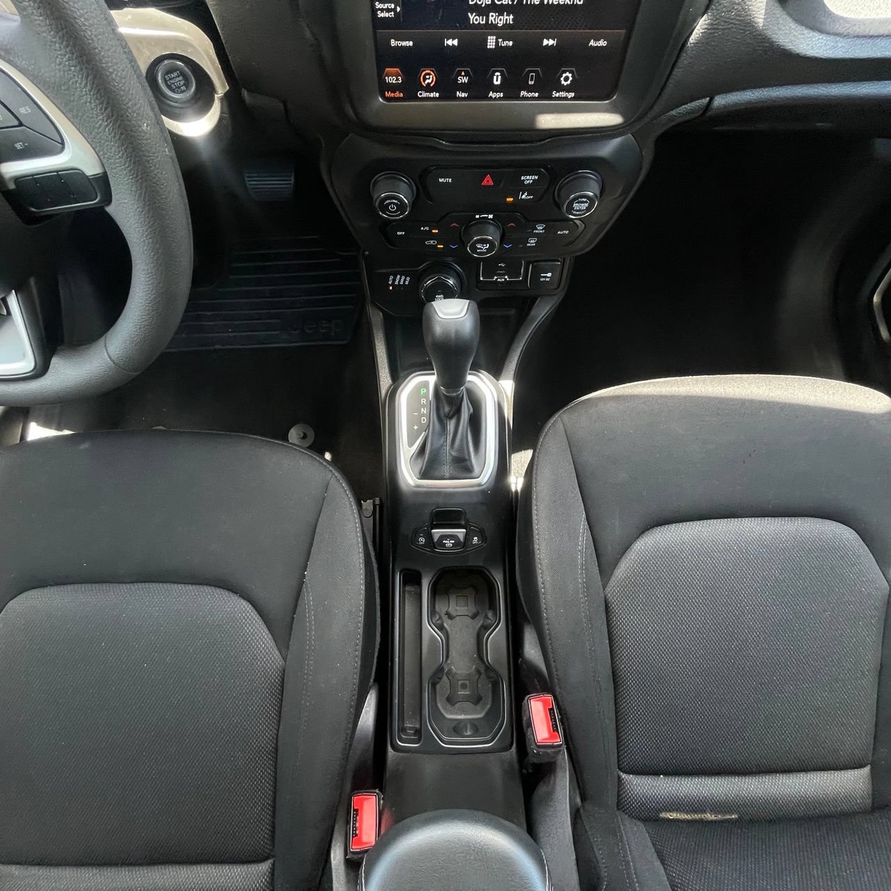 Used 2023 Jeep Renegade Latitude AWD/4WD image 19