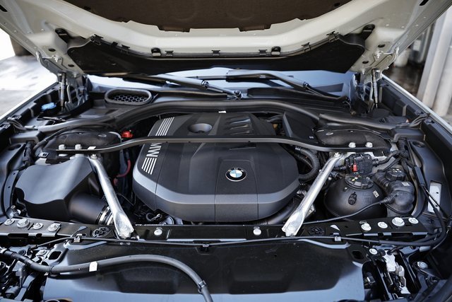 Used 2025 BMW 740i xDrive image 31