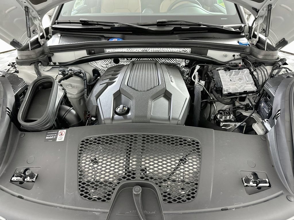 New 2026 Porsche Macan AWD/4WD image 32