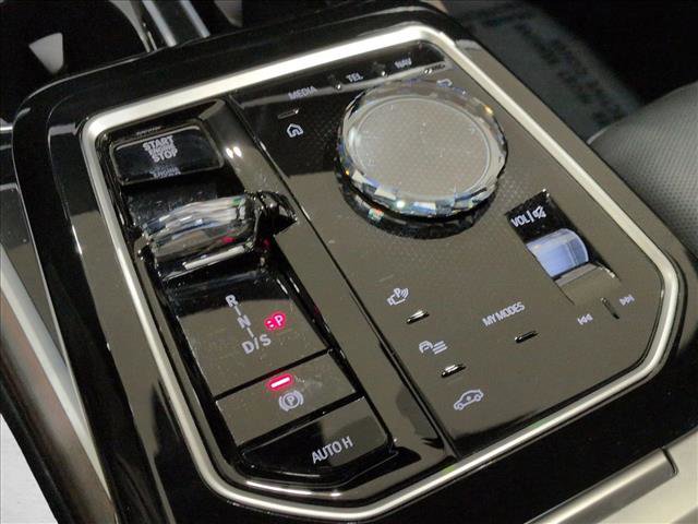 Used 2024 BMW 760i xDrive w/ Premium Package image 12