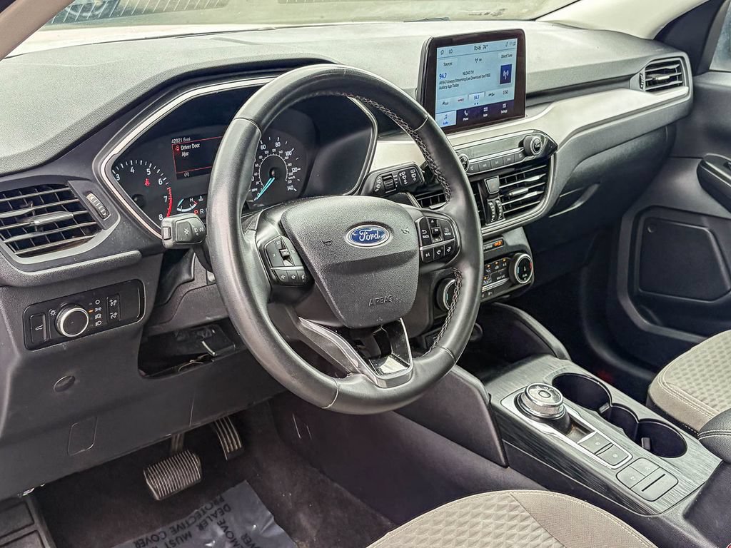 Used 2022 Ford Escape SE w/ SE Sport Appearance Package FWD image 8