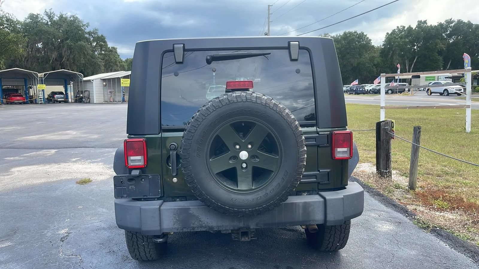 Used 2010 Jeep Wrangler Unlimited Rubicon w/ Dual Top Group AWD/4WD image 6