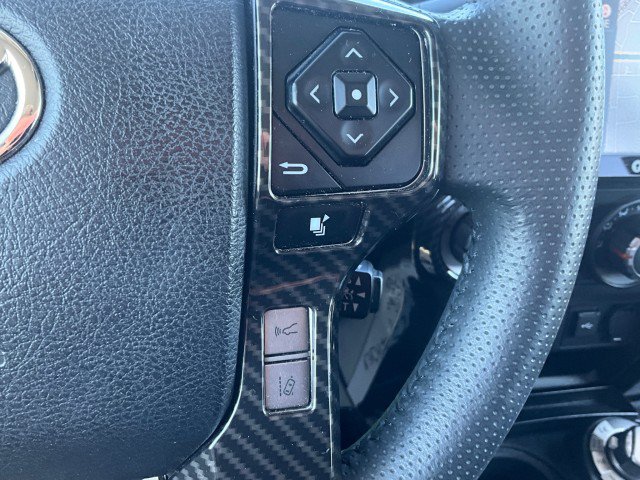 Used 2020 Toyota 4Runner SR5 AWD/4WD image 17
