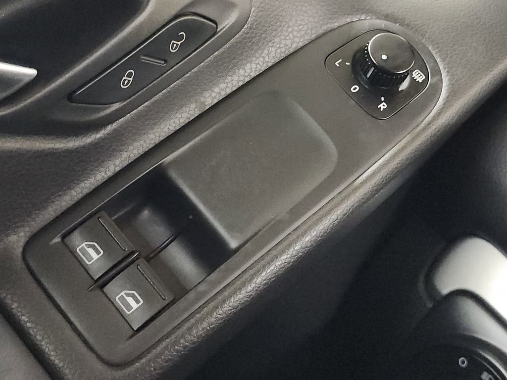 Used 2010 Volkswagen Golf 2-Door image 25