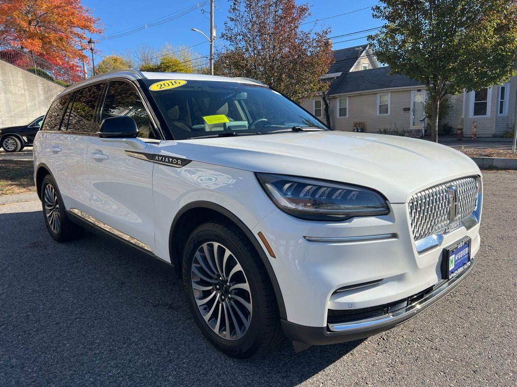 Used 2022 Lincoln Aviator AWD w/ Premium Package image 7
