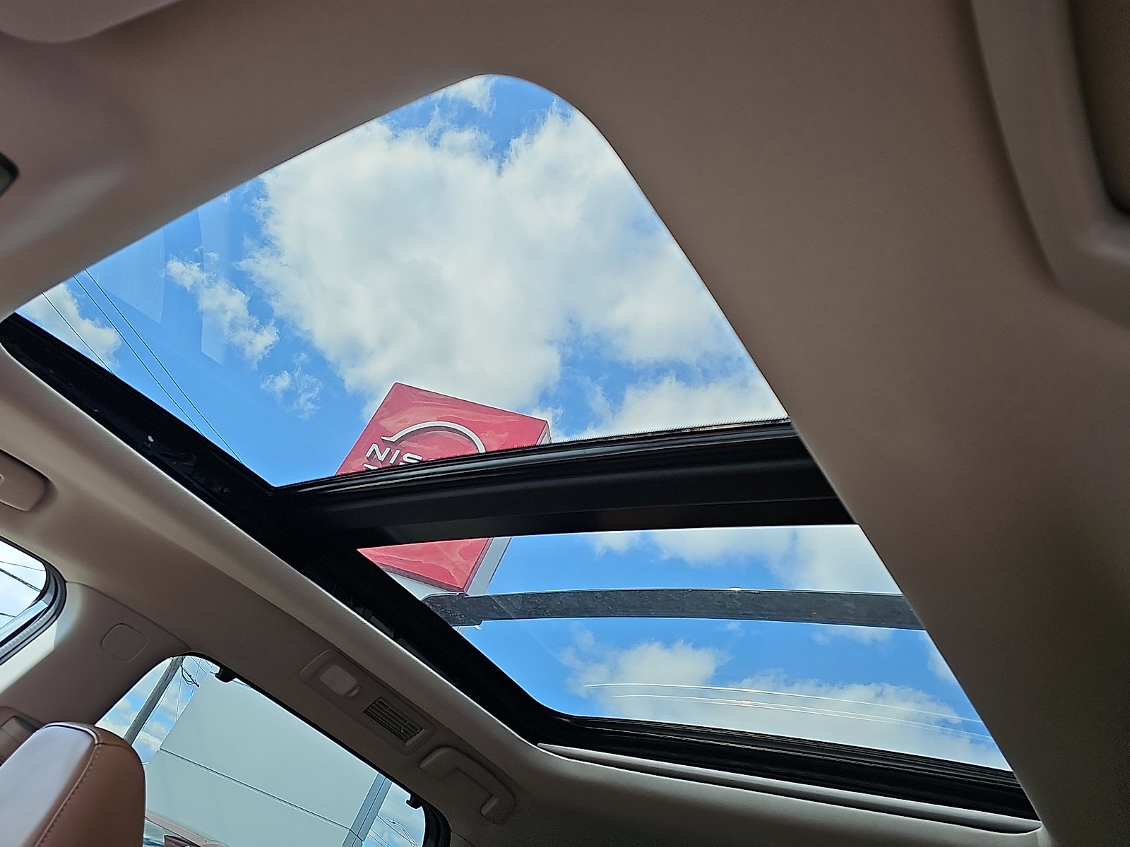 Certified 2022 Nissan Pathfinder Platinum w/ Lighting Package (N93) image 17