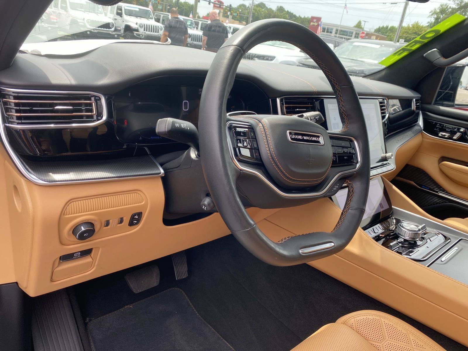 Used 2025 Jeep Grand Wagoneer Series III w/ Rear Seat Video Group 1 AWD/4WD image 27