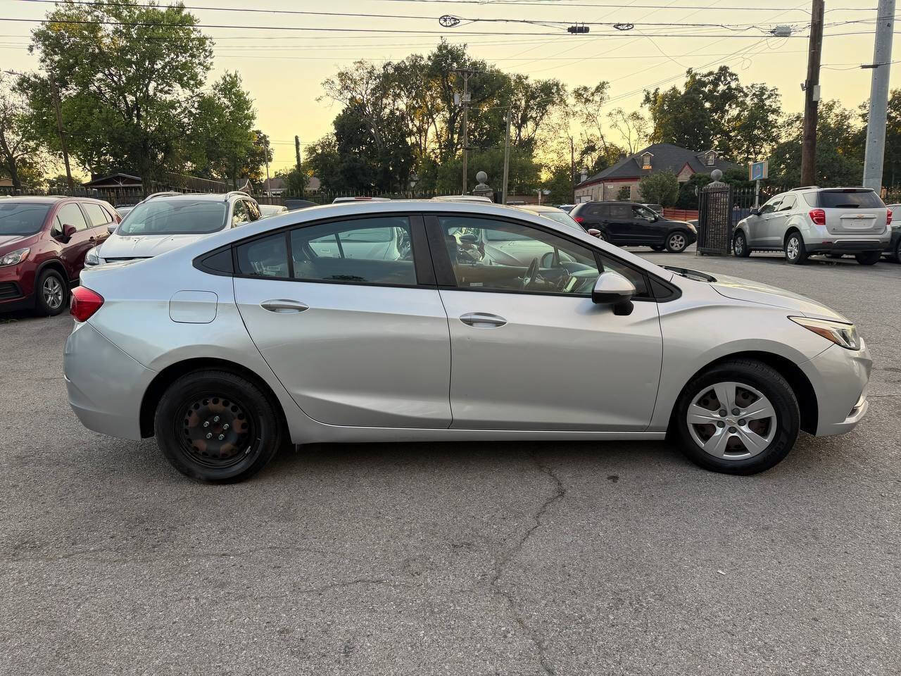 Used 2018 Chevrolet Cruze LS FWD image 5