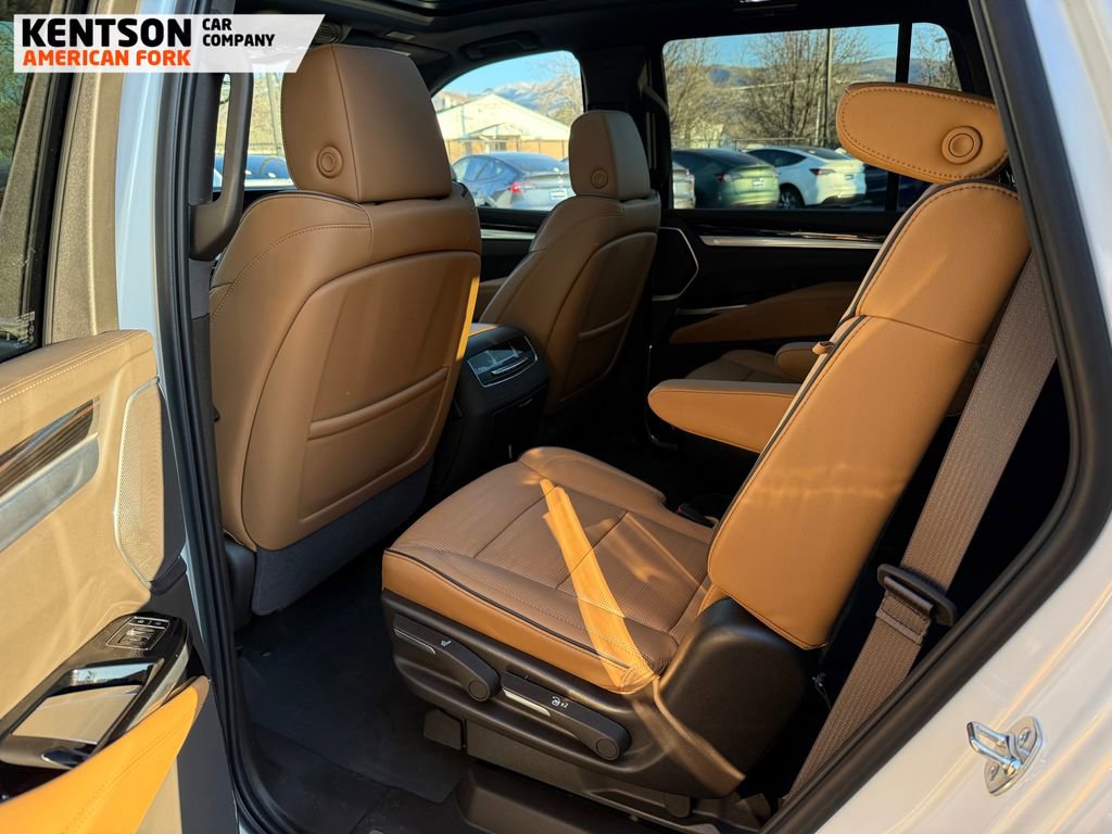 Used 2025 Cadillac Escalade Premium Luxury image 40