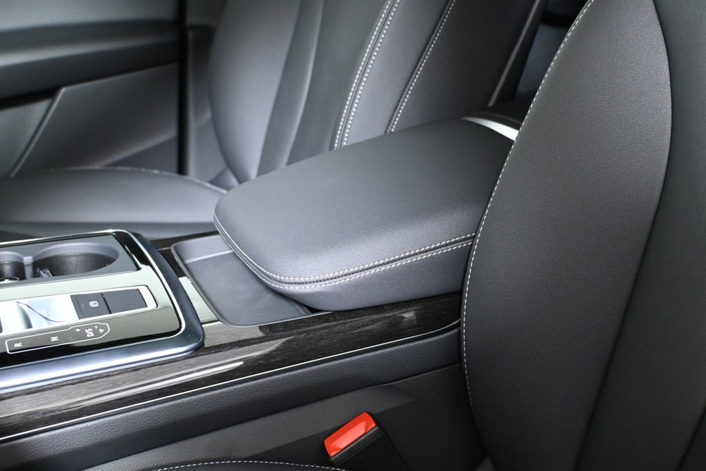 Used 2025 Audi Q8 Premium image 29