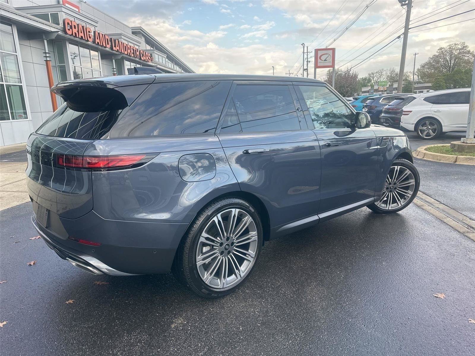 Used 2025 Land Rover Range Rover Sport SE AWD/4WD image 15