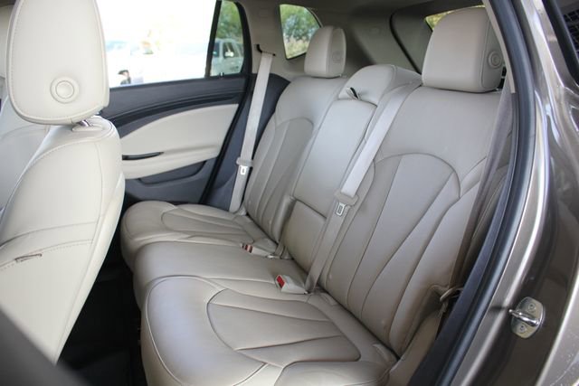 Used 2018 Buick Envision Premium w/ Driver Confidence Package image 33