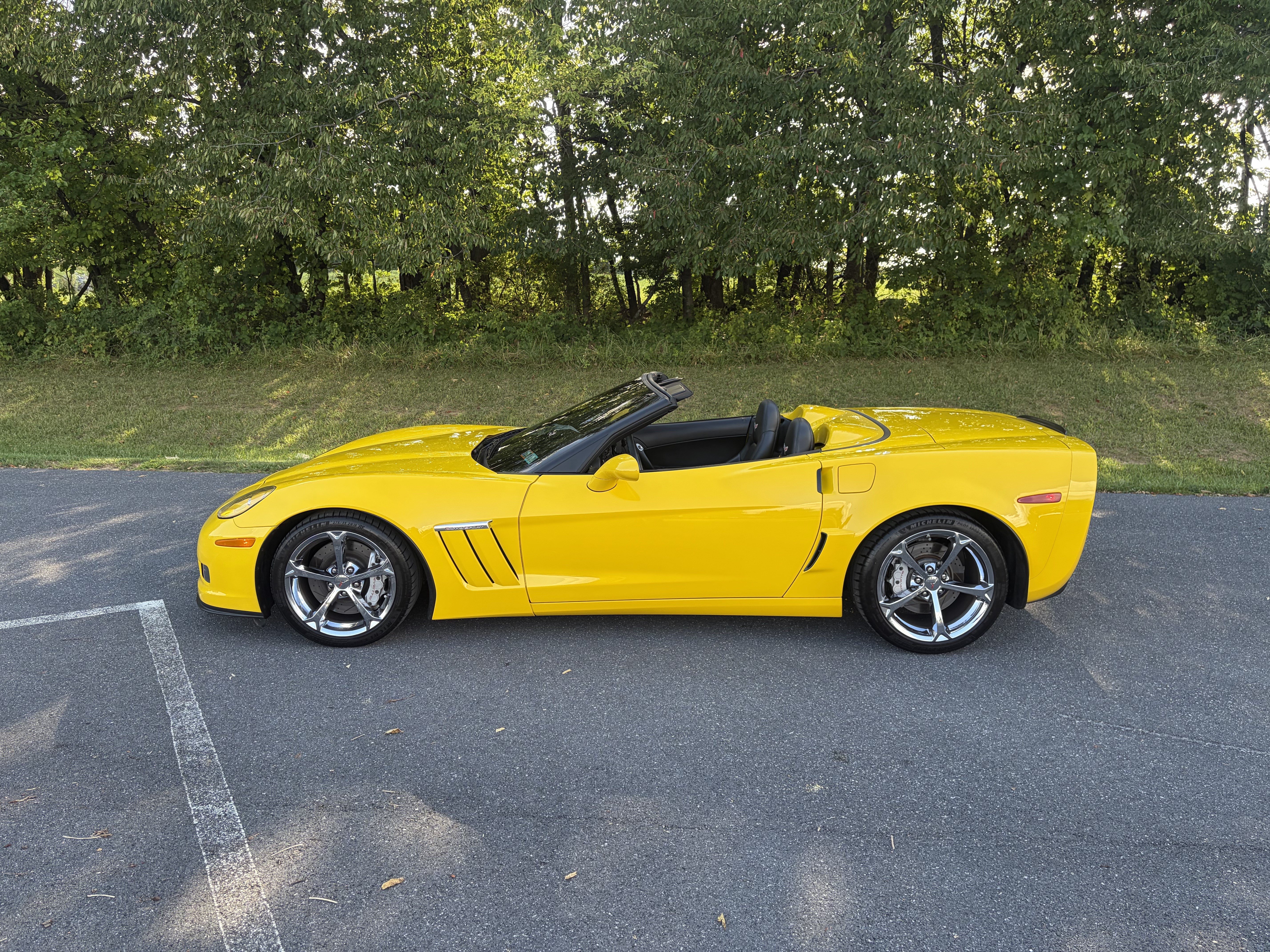 Used 2010 Chevrolet Corvette Grand Sport w/ Preferred Equipment Group RWD image 8