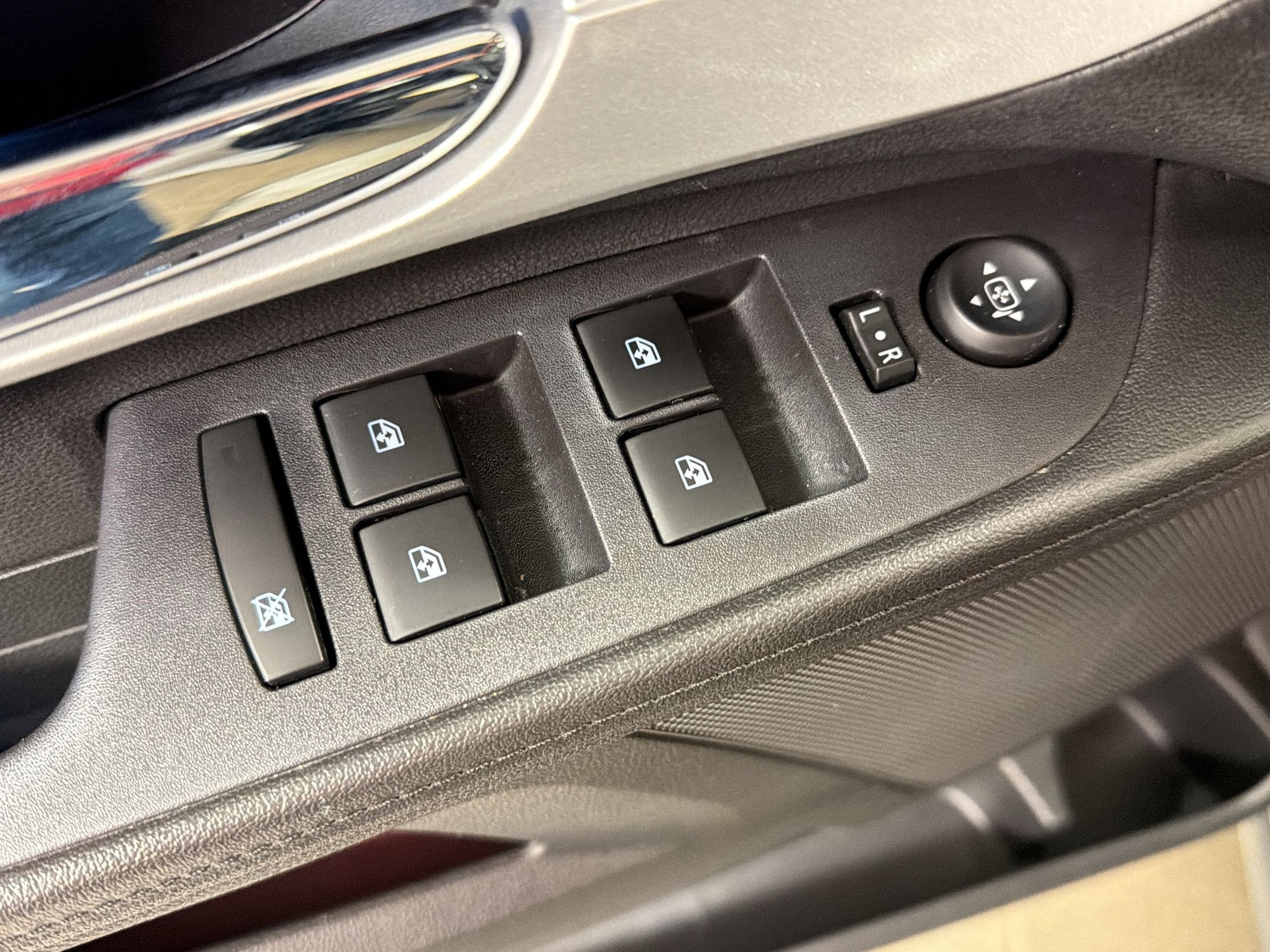 Used 2016 Chevrolet Equinox LTZ image 12