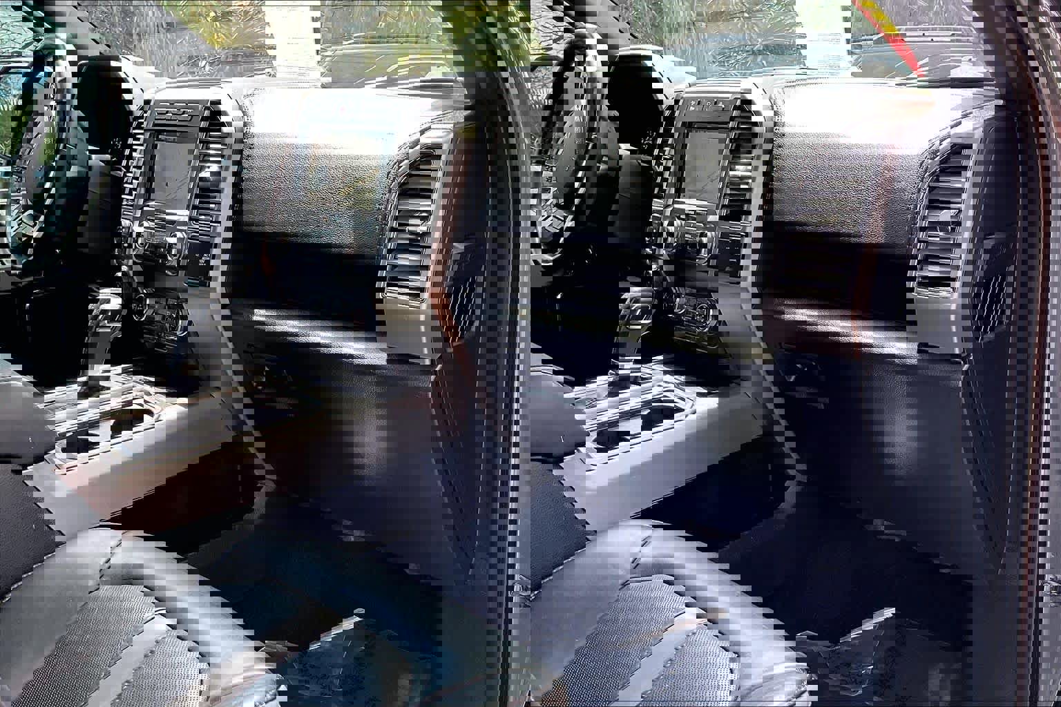 Used 2019 Ford F150 Platinum w/ Equipment Group 701A Luxury image 16