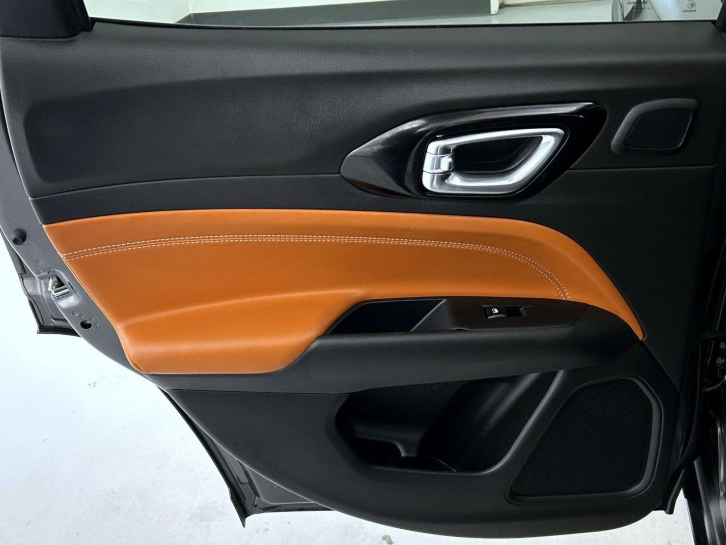 Used 2024 Jeep Compass Limited w/ Sun and Sound Group image 20