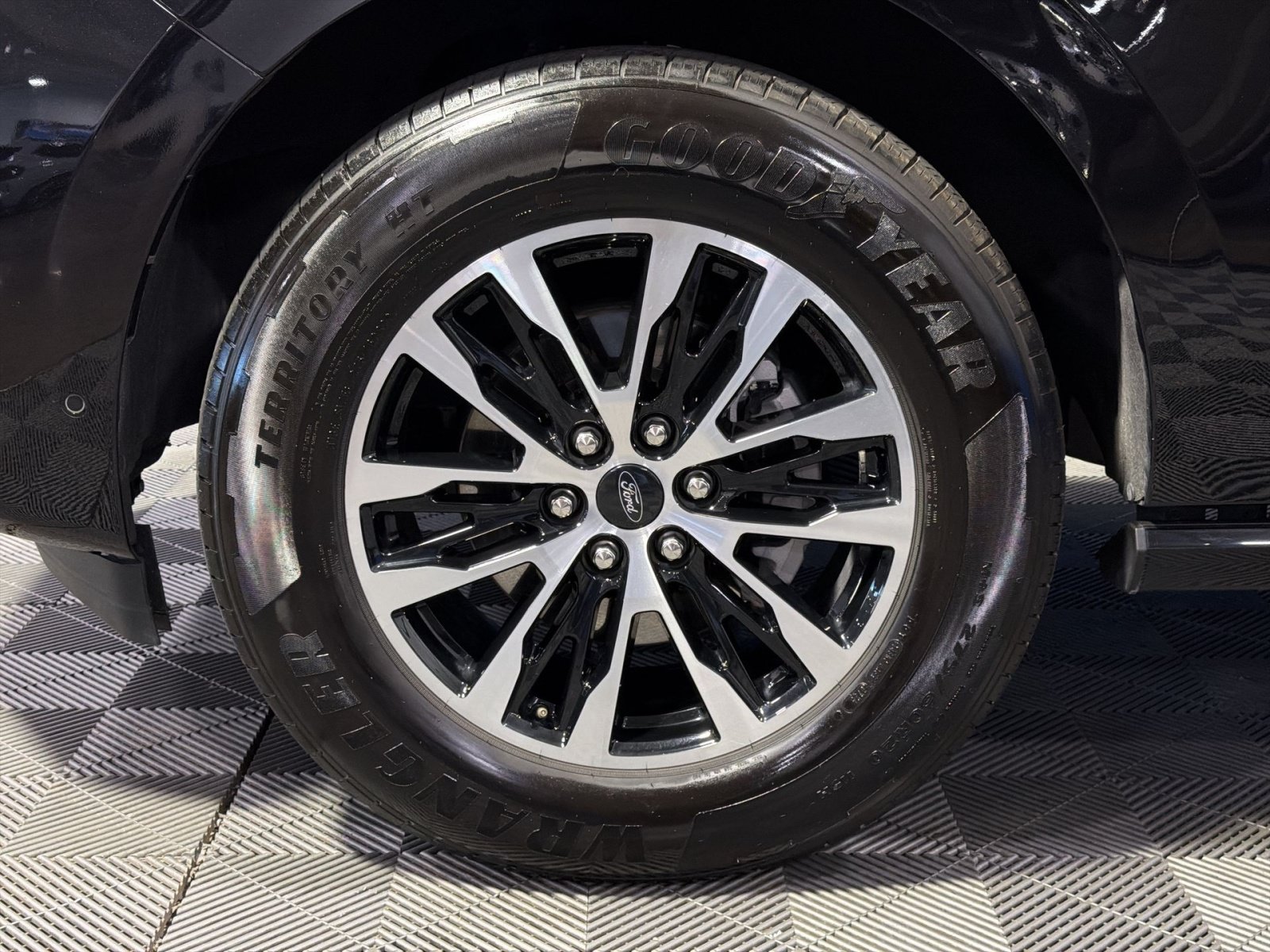 Used 2025 Ford Expedition Platinum AWD/4WD image 14
