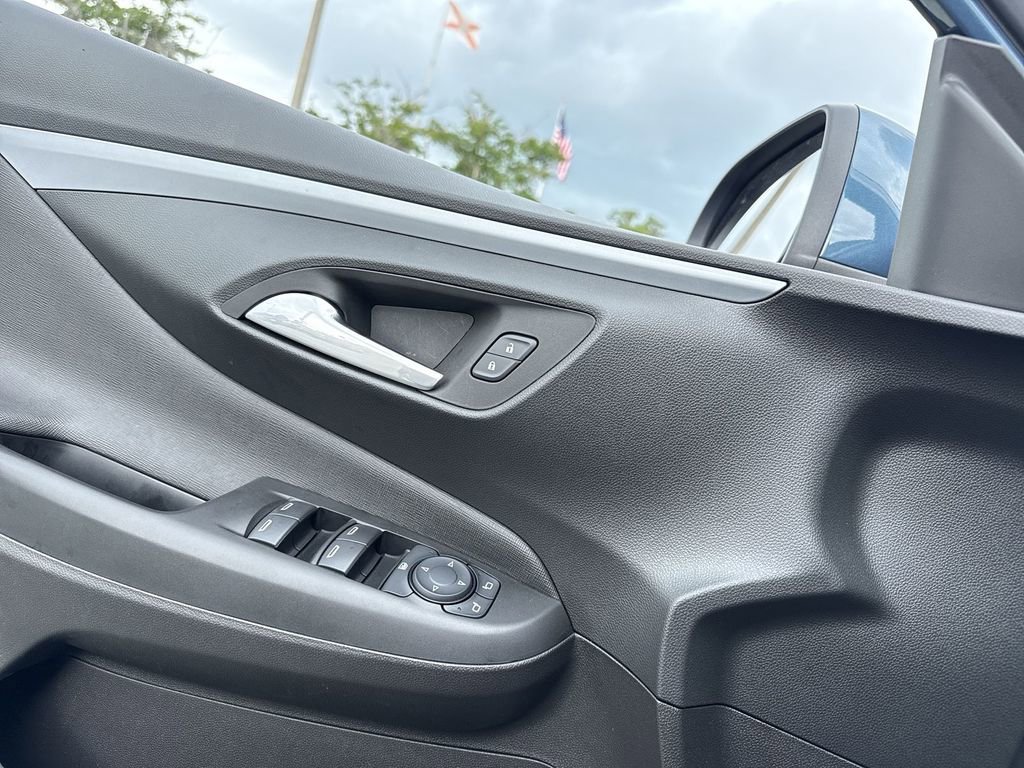 Used 2025 Buick Envista Preferred w/ Convenience I Package FWD image 16