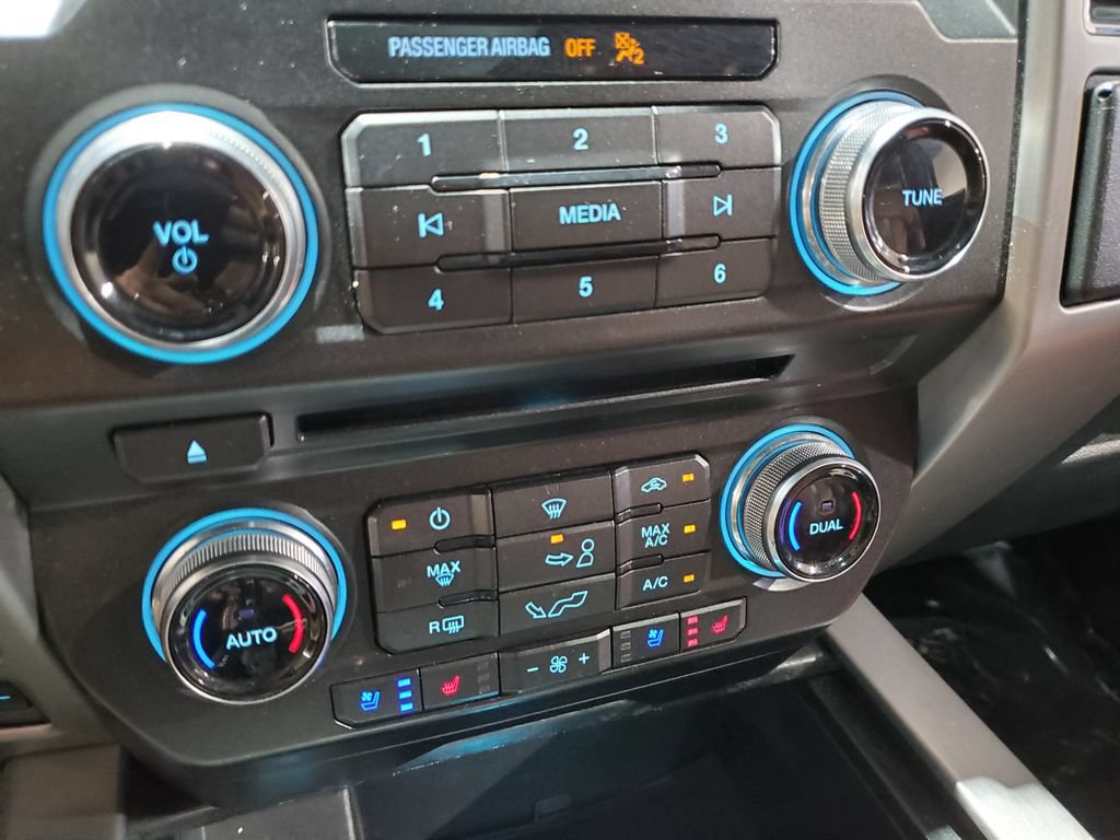 Used 2018 Ford F150 Platinum w/ Equipment Group 701A Luxury AWD/4WD image 32