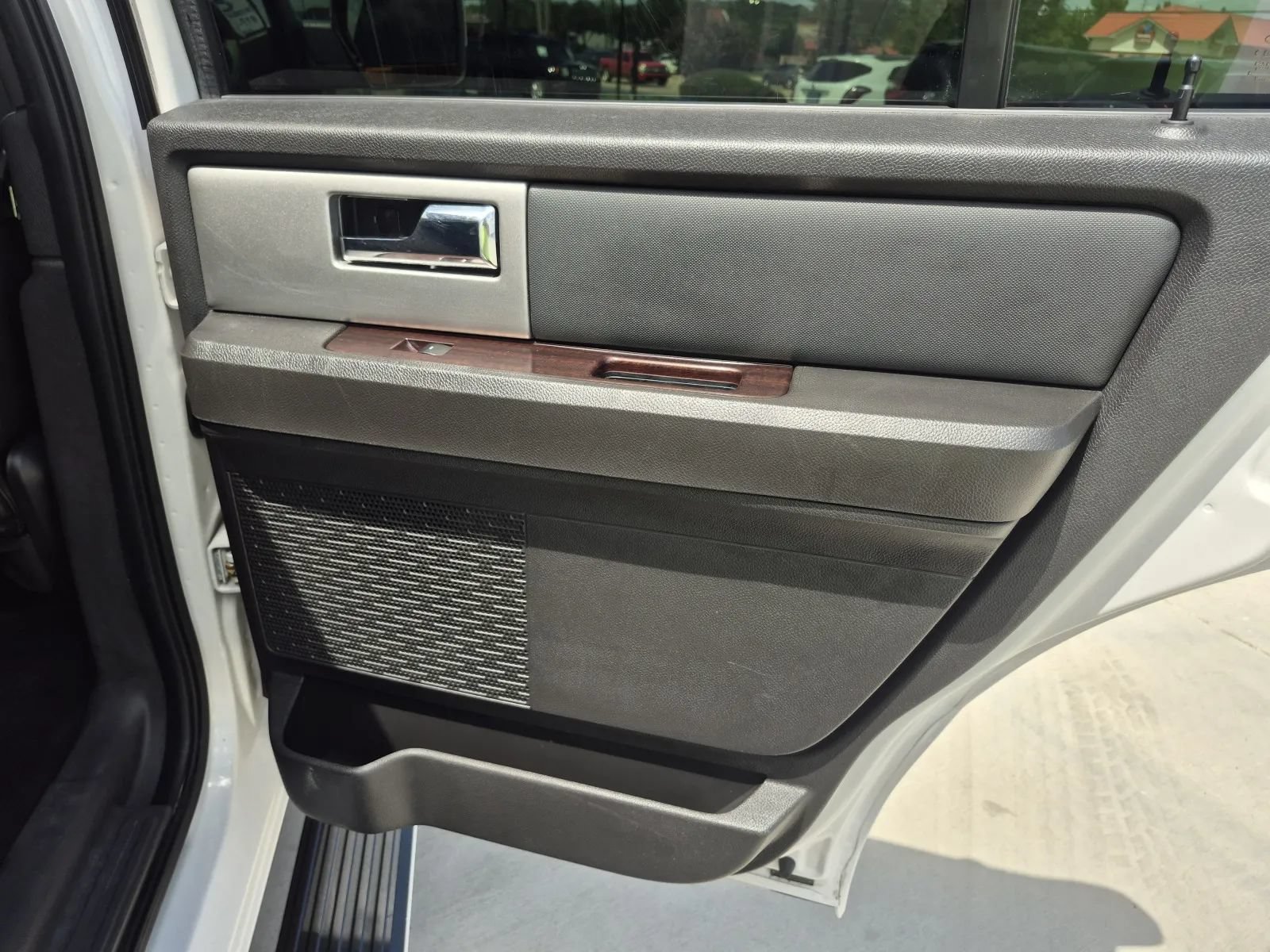 Used 2010 Ford Expedition Limited RWD image 20