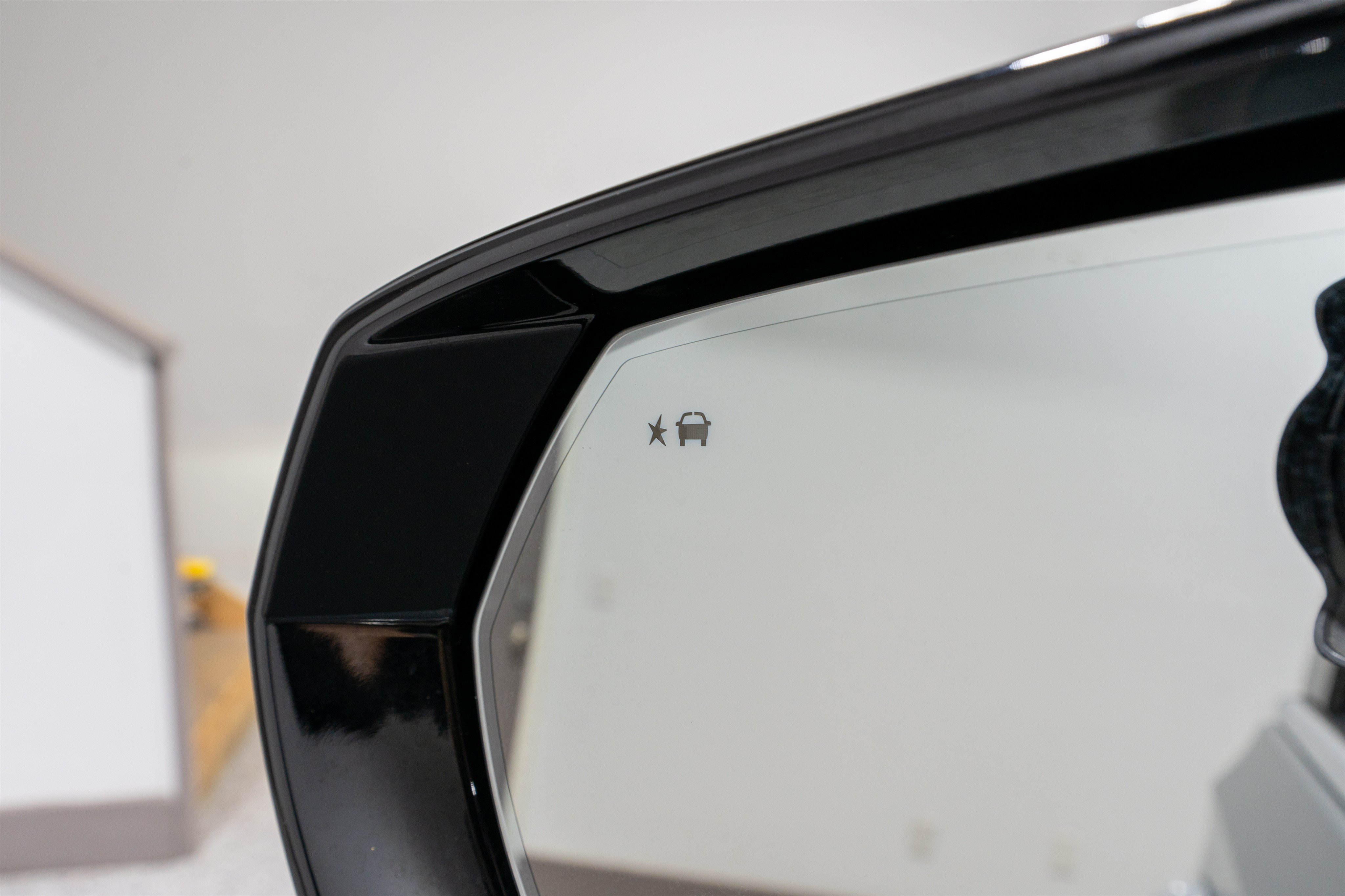 Used 2025 GMC Yukon XL Denali RWD image 13