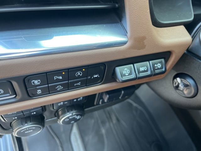 Used 2023 Chevrolet Suburban High Country w/ Advanced Technology Package image 17