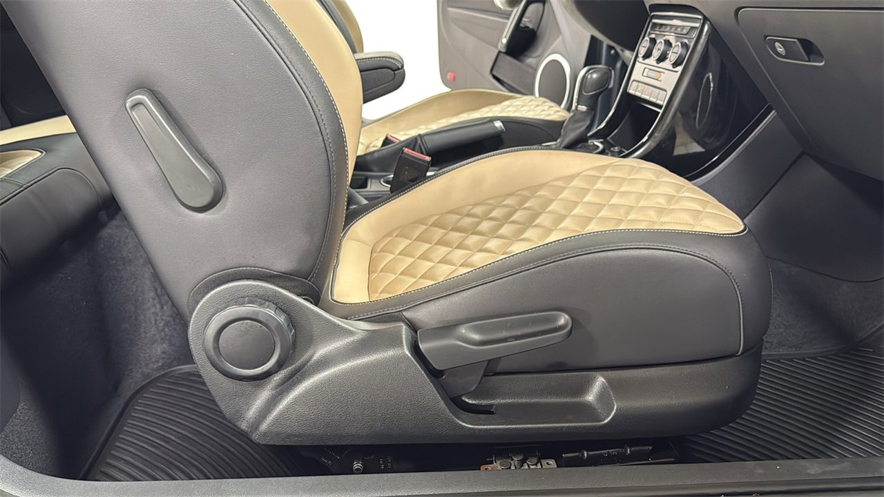 Used 2019 Volkswagen Beetle 2.0T Final Edition SEL image 19