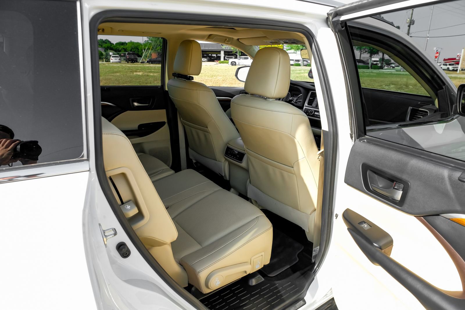Used 2019 Toyota Highlander Limited FWD image 42