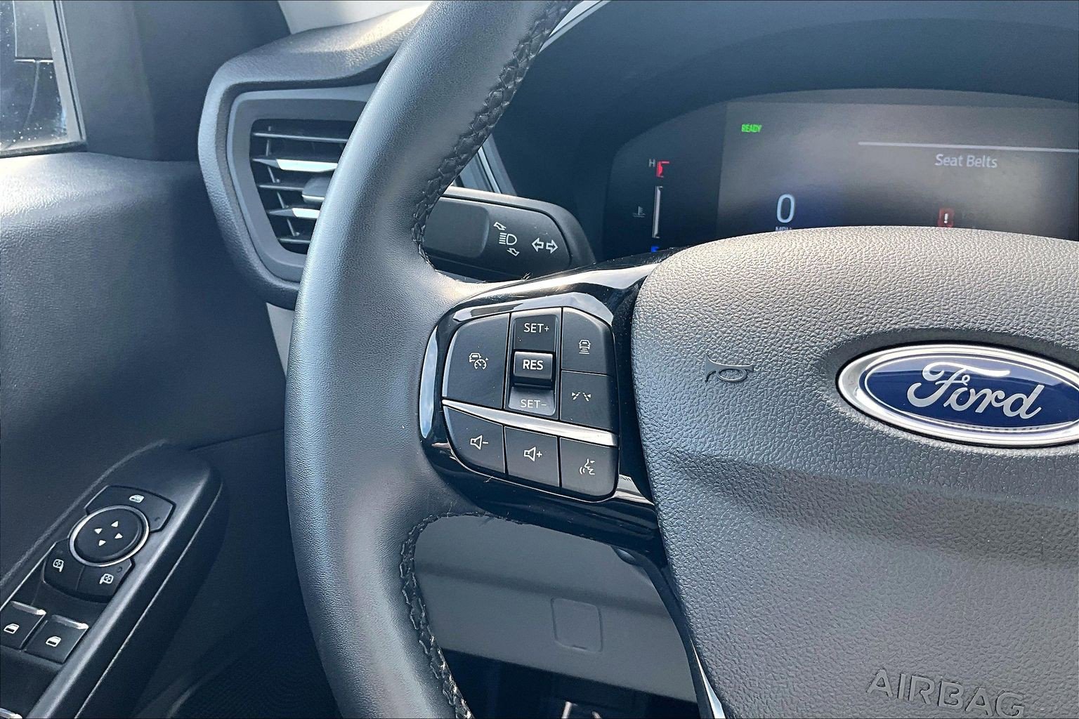 Used 2025 Ford Escape SE image 18