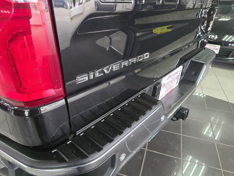 Used 2021 Chevrolet Silverado 1500 LTZ w/ LTZ Premium Package AWD/4WD image 25