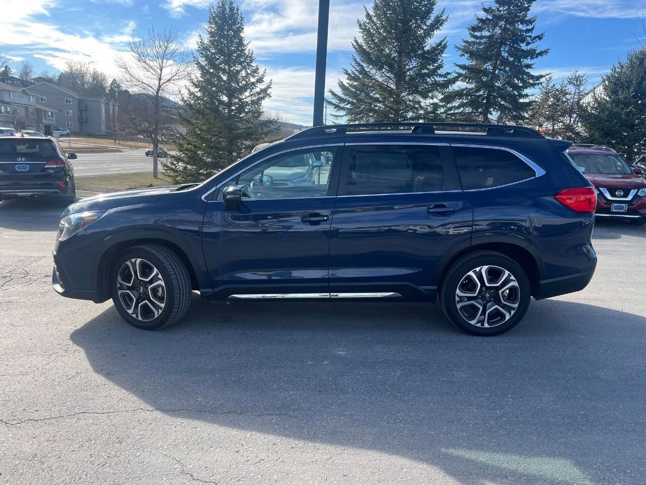 Used 2023 Subaru Ascent Limited image 3