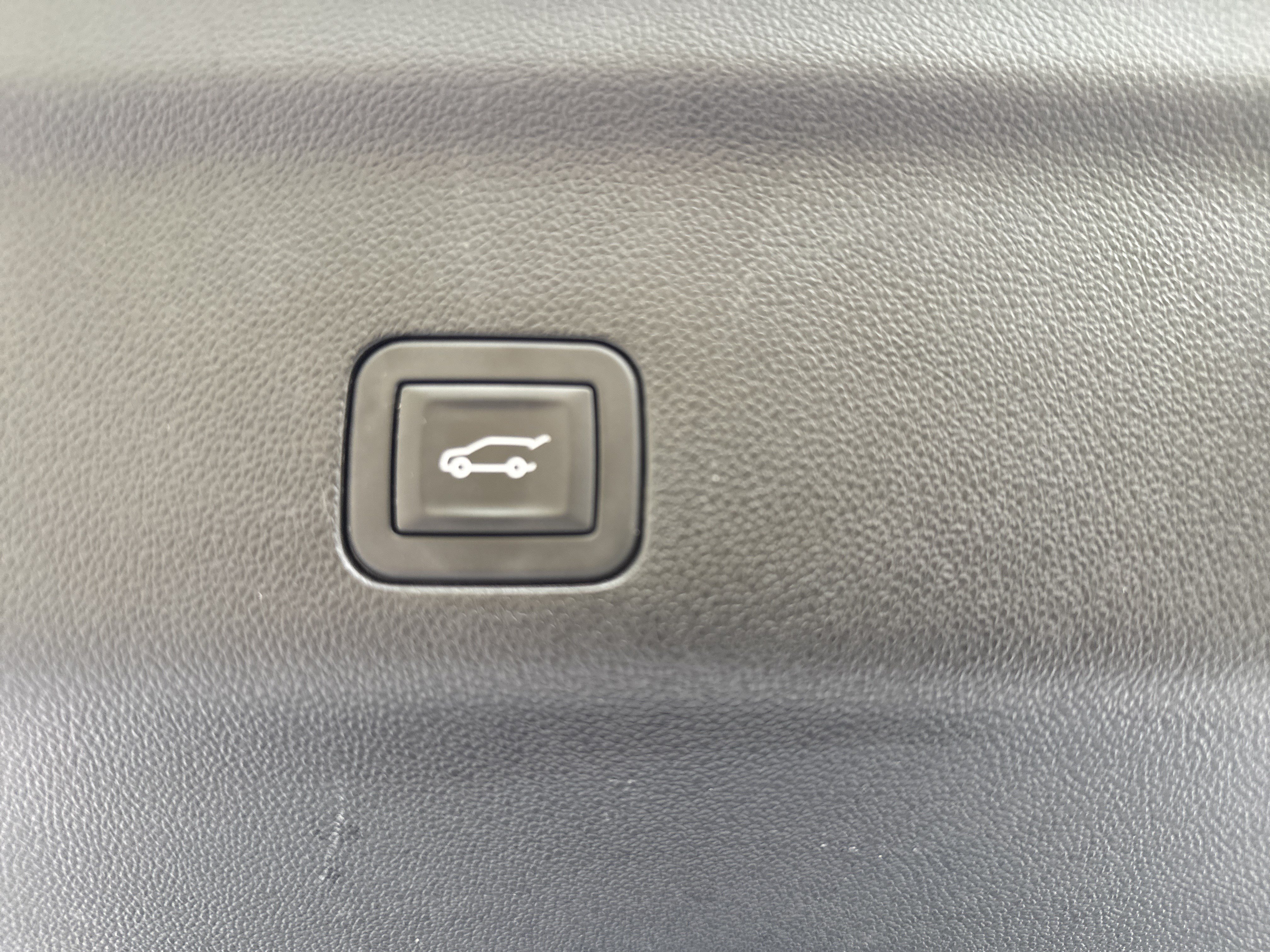 Used 2025 GMC Yukon AT4 Ultimate AWD/4WD image 40