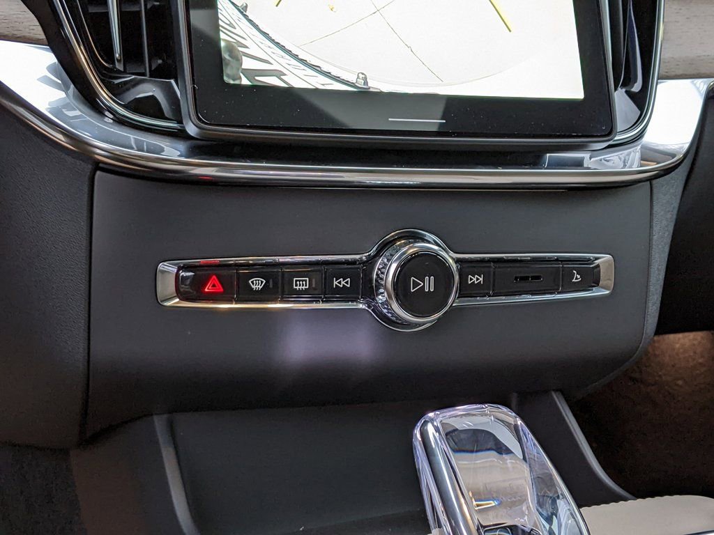 New 2026 Volvo XC90 B5 Core AWD/4WD image 18