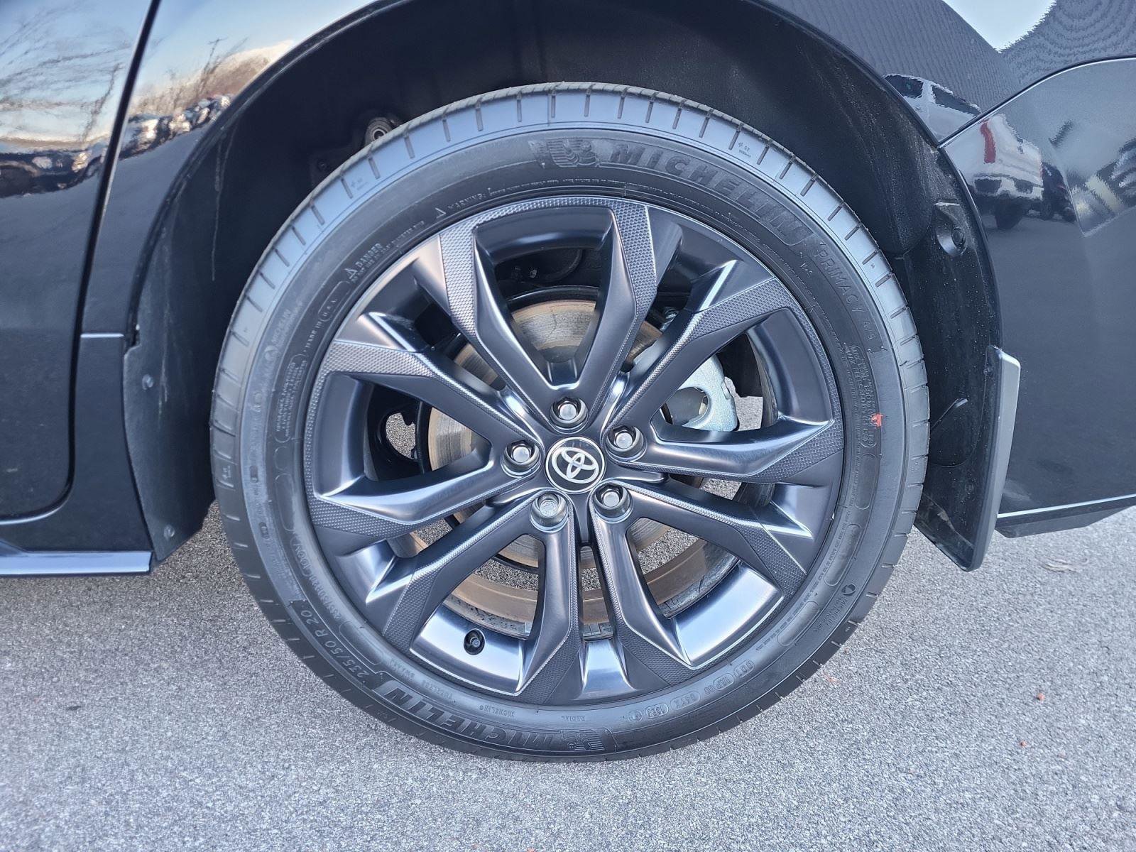 Used 2025 Toyota Sienna XSE image 30