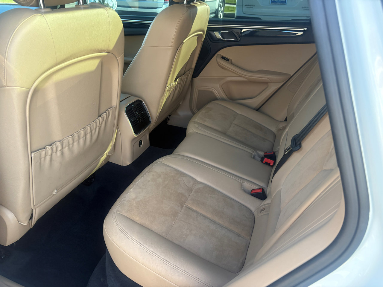 Used 2018 Porsche Macan image 12