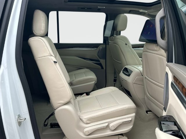 Used 2026 Cadillac Escalade ESV Platinum Sport w/ LPO, ONYX Package AWD/4WD image 21