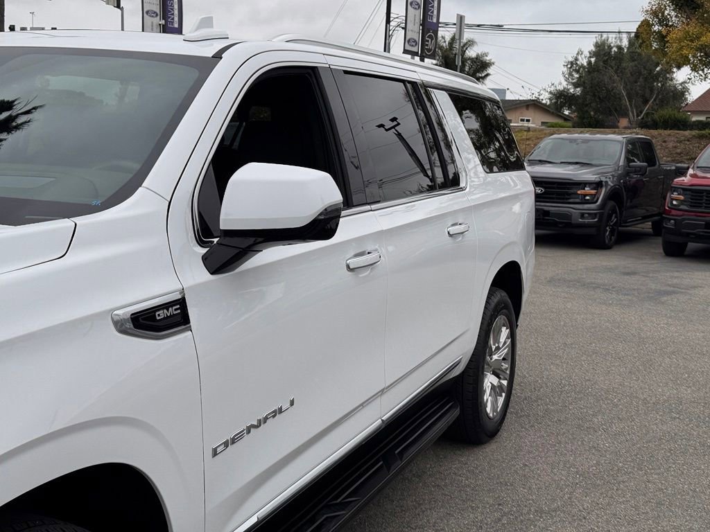Used 2023 GMC Yukon XL Denali w/ Advanced Technology Package AWD/4WD image 9