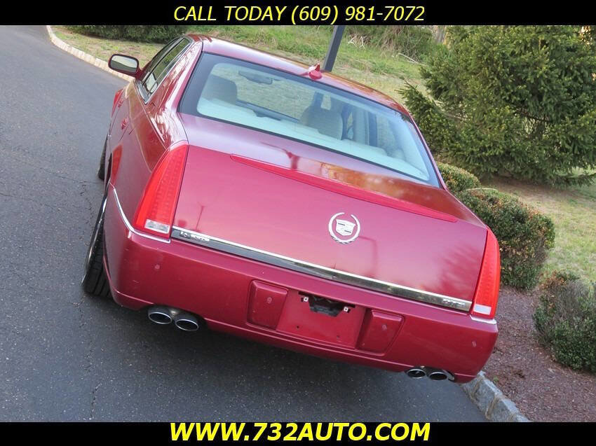 Used 2009 Cadillac DTS w/ Sun And Sound Package FWD image 25