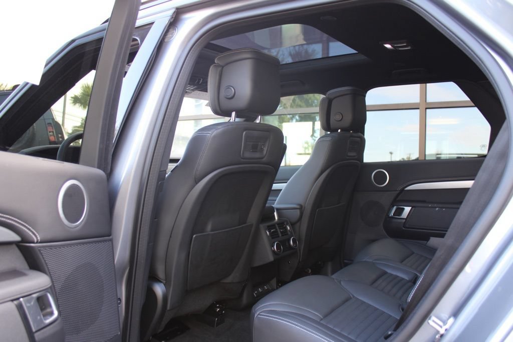 Certified 2025 Land Rover Discovery Dynamic SE AWD/4WD image 34