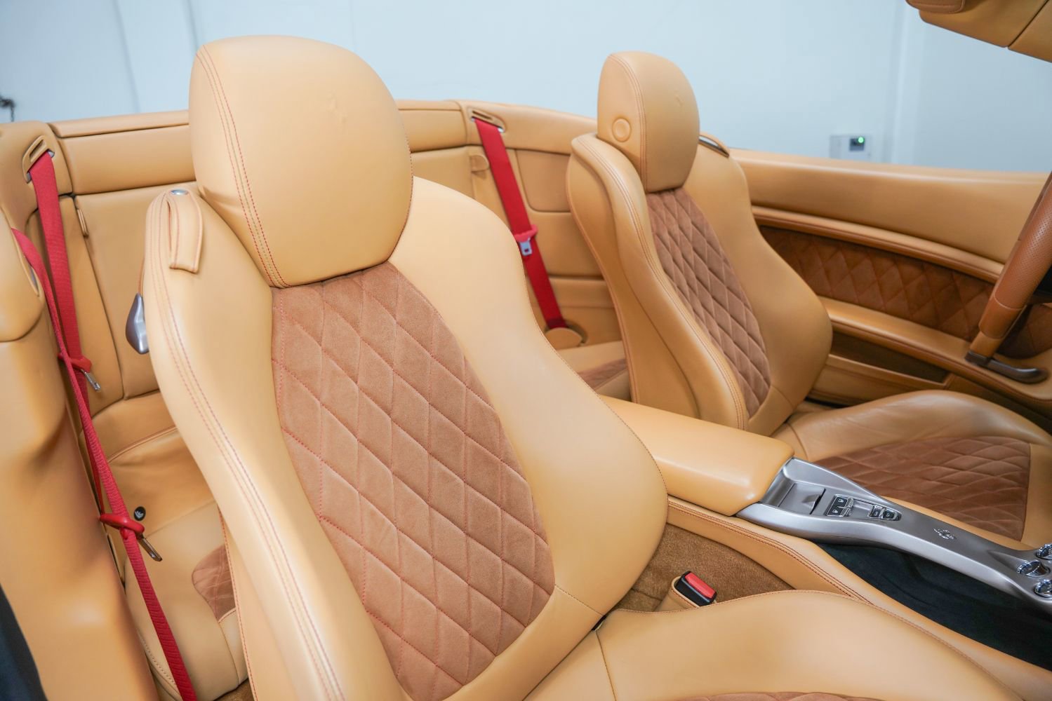 Used 2013 Ferrari California RWD image 27