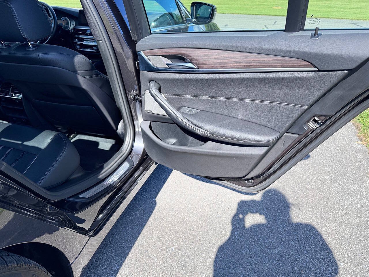 Used 2017 BMW 540i xDrive AWD/4WD image 17
